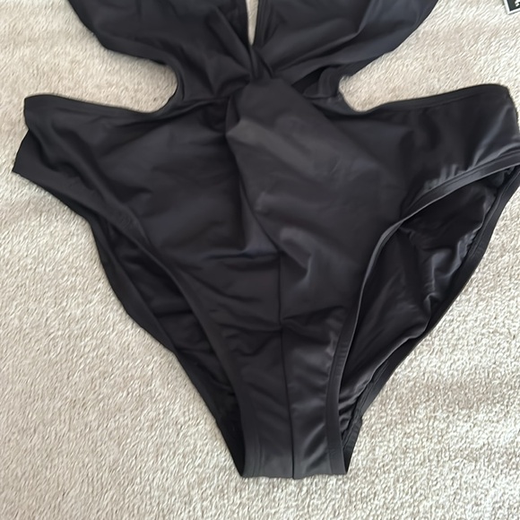 Bathing suit - Picture 3 of 5